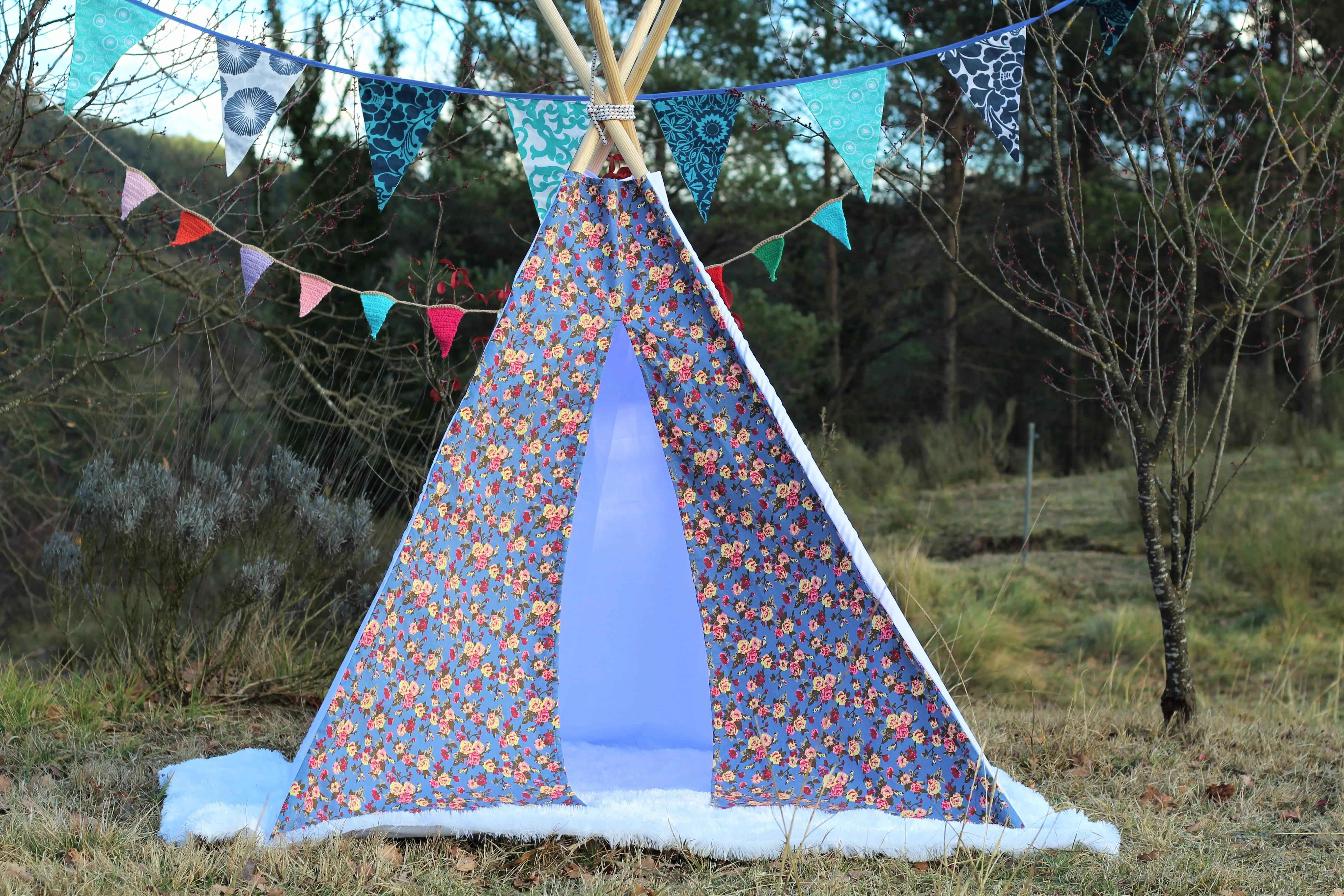 tipi / tepee / tipi / teepee Tent Flowers Denim Motive . POLES NOT INCLUDED.